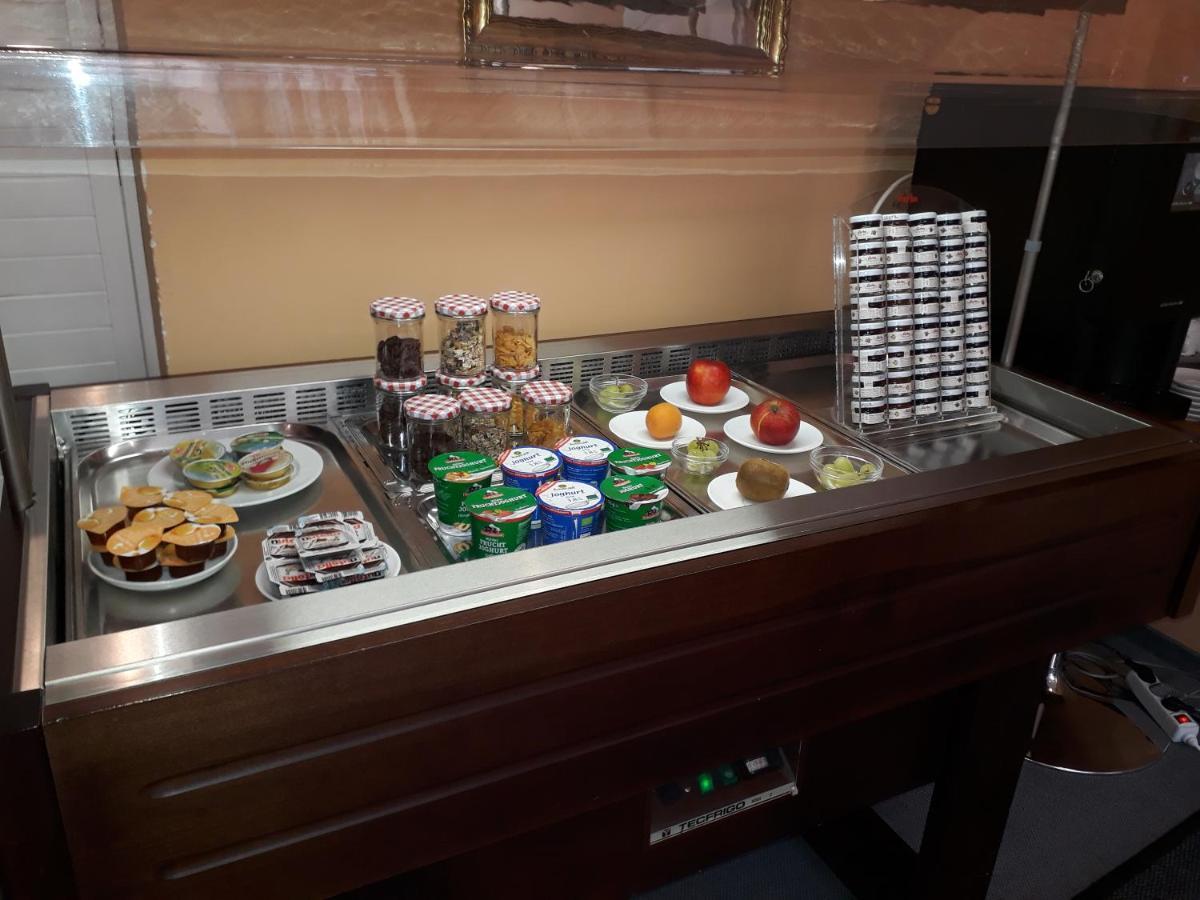 Hotel Garni Am Markt - Businesshotel - Fruehstuecksbuffet - Fahrradabstellplatz - Hunde Willkommen Neustadt bei Coburg Exterior foto